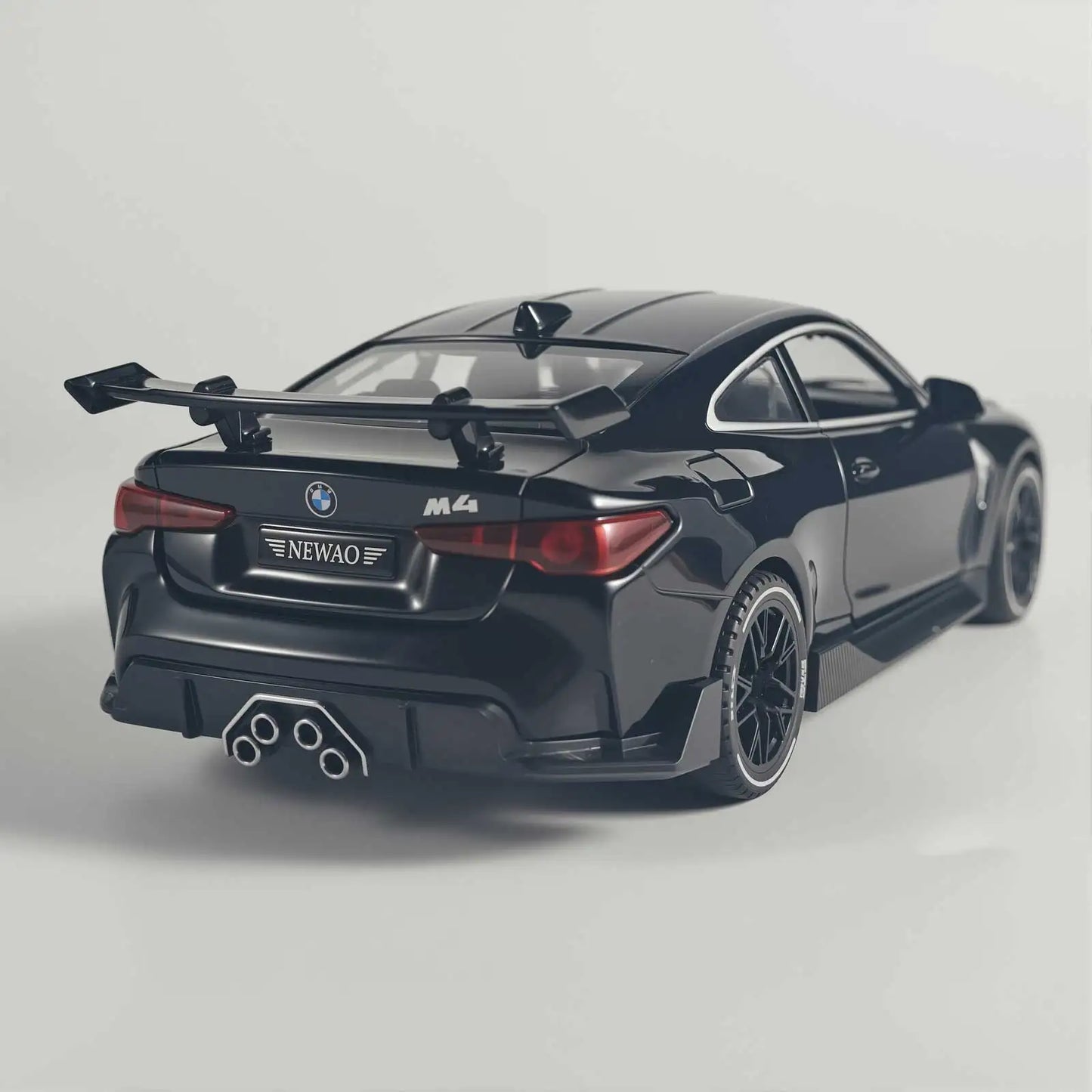 Miniature 1:32 BMW M4 Coupe Sports Car
